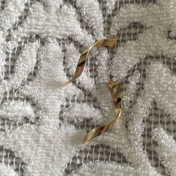 Gold Twist Earrings  - Picture 4 of 6